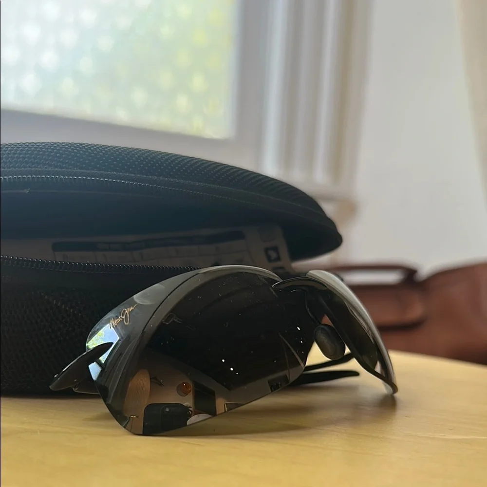 Maui Jim Breakwall Polarized Black Sunglasses with Case